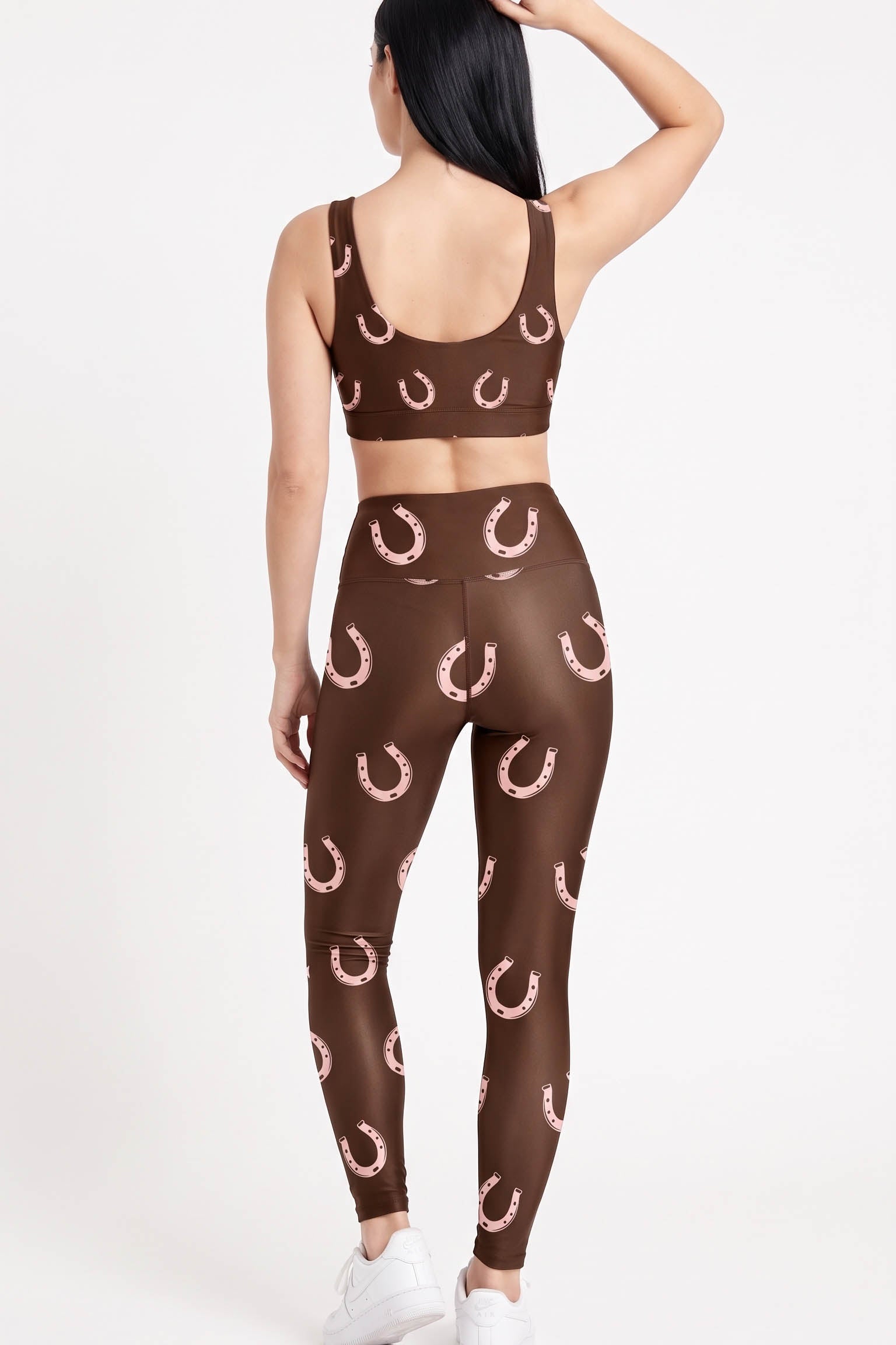 GSFW26_LuckyHorseshoe_AdultBack.jpg
